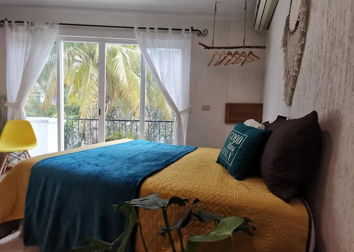 Beautiful & Cozy Near Beach Apartment Pool & Kingsize Bed